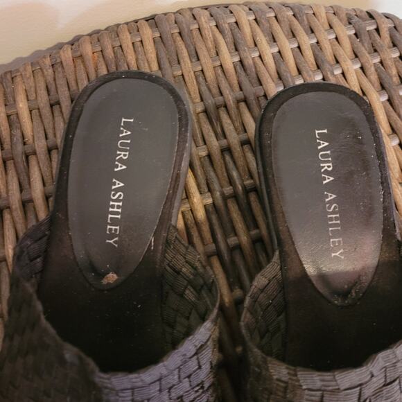 Laura Ashley Black Woven Slip-On Mule Sandals Sz 7.5 2" Wedge Neutral Minimalist - Picture 3 of 7